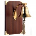Cloches en laiton sur plaque en bois Cloches en laiton sur plaque en bois